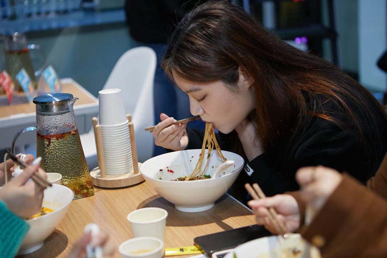 創(chuàng)新“智能面館”新賽道 ，數(shù)字化賦能掘金千億級面類市場|餐飲界