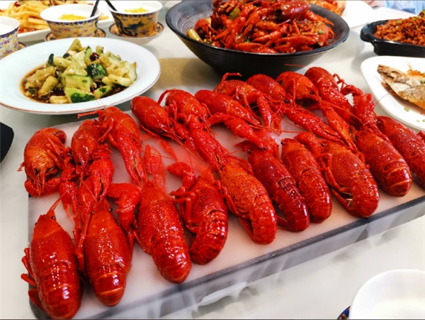單場直播破20萬，抖音武漢美食人氣榜第1名，這家小龍蝦店是如何做到的？