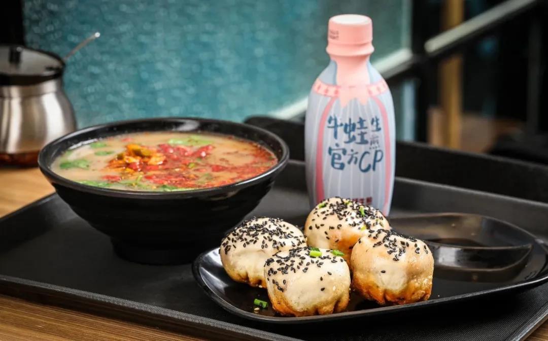 餐飲大事件246期 |海底撈上半年營收200.94億、星巴克中國首席執(zhí)行官將換人、“2022黑珍珠餐廳指南” 名單公|餐飲界