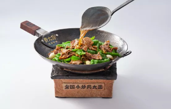 一盤辣椒炒肉，能撐起費(fèi)大廚的“出湘記”嗎？