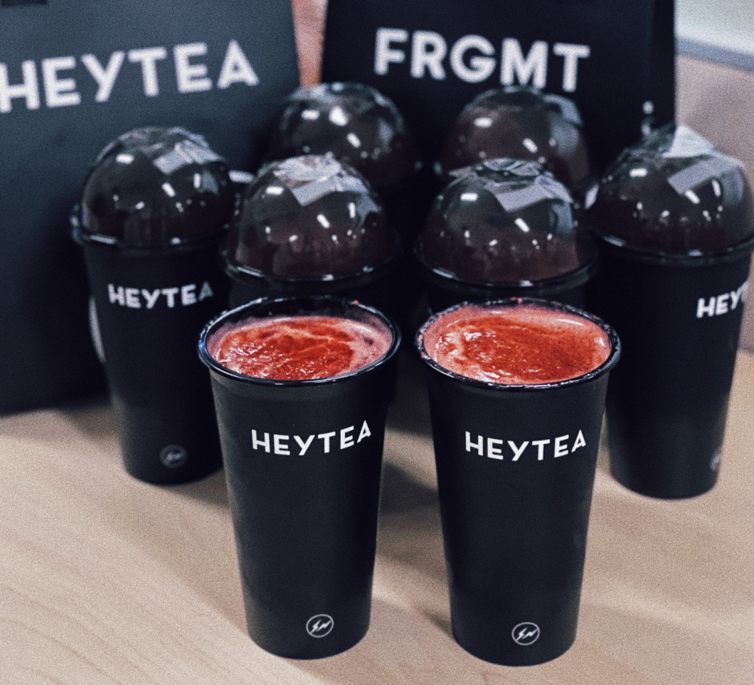 “酷黑莓?！笔兹召u出15萬杯！你被喜茶和藤原浩聯(lián)名刷屏了嗎？|餐飲界