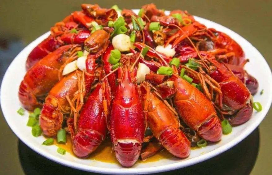 夜宵之王“小龍蝦”正陷冰火兩重天，如何破局？| 觀察