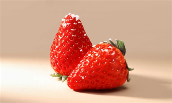 喜茶輕芝莓莓桃、輕芝莓莓上線，豐富活動傳遞圣誕喜悅