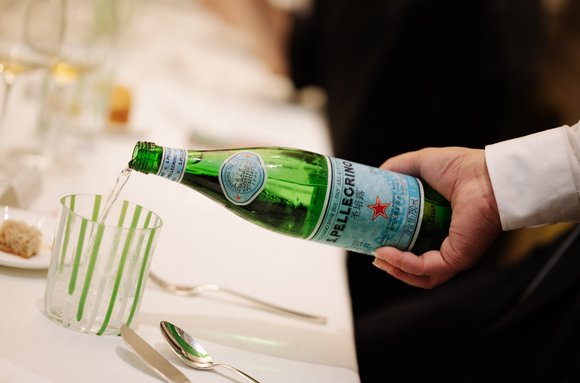 意大利星級(jí)佐餐水「圣培露」是如何風(fēng)靡全球的？ 走進(jìn)“佐餐星選 意享美味”的迷人故事|餐飲界