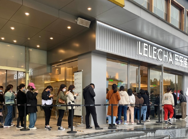 樂(lè)樂(lè)茶開放加盟，對(duì)奈雪和行業(yè)意味著什么？|餐飲界