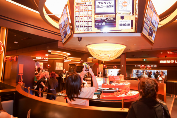 餐飲模式又一大創(chuàng)舉！探魚新店型營造“娛樂城”式沉浸消費(fèi)體