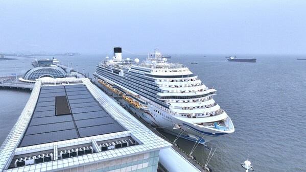 首艘國(guó)產(chǎn)大型郵輪愛達(dá)?魔都號(hào)順利完成首航