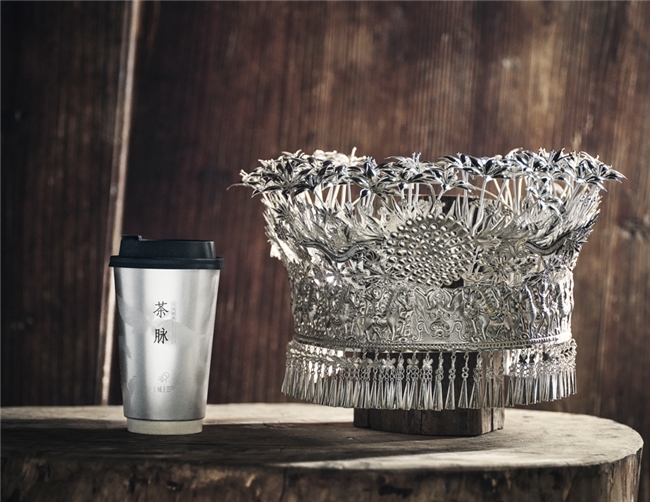 喜茶聯(lián)名《上城士》，推廣貴州茶文化登上時尚雜志