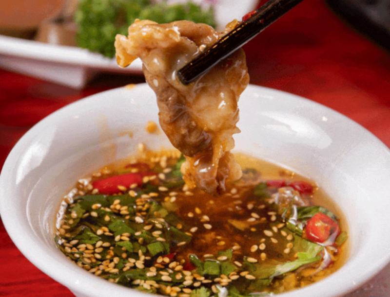 你在各大火鍋連鎖品牌吃到的蘸醬，就來自奉賢這家企業(yè)