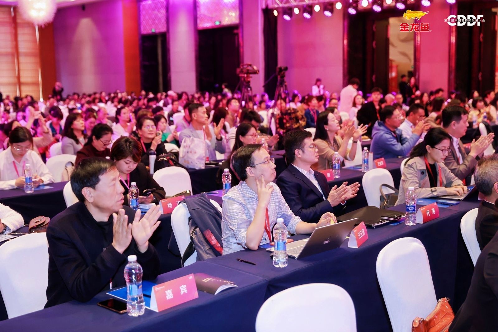 金龍魚“零反”食用油獲營養(yǎng)師推薦，透明工廠直播展現(xiàn)健康承諾