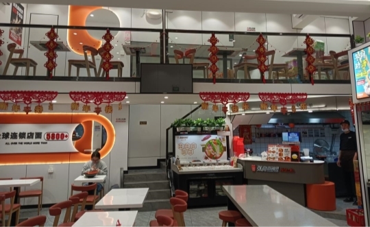 柳州加盟商施洪邦：一個不會煮麻辣燙的店主，如何實現(xiàn)首日破萬？