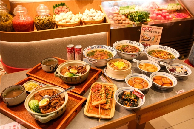 “湘下佬長沙吃貨鋪”品牌4.0全新升級，年輕簡約風(fēng)煥發(fā)湖南特色小吃新活力！