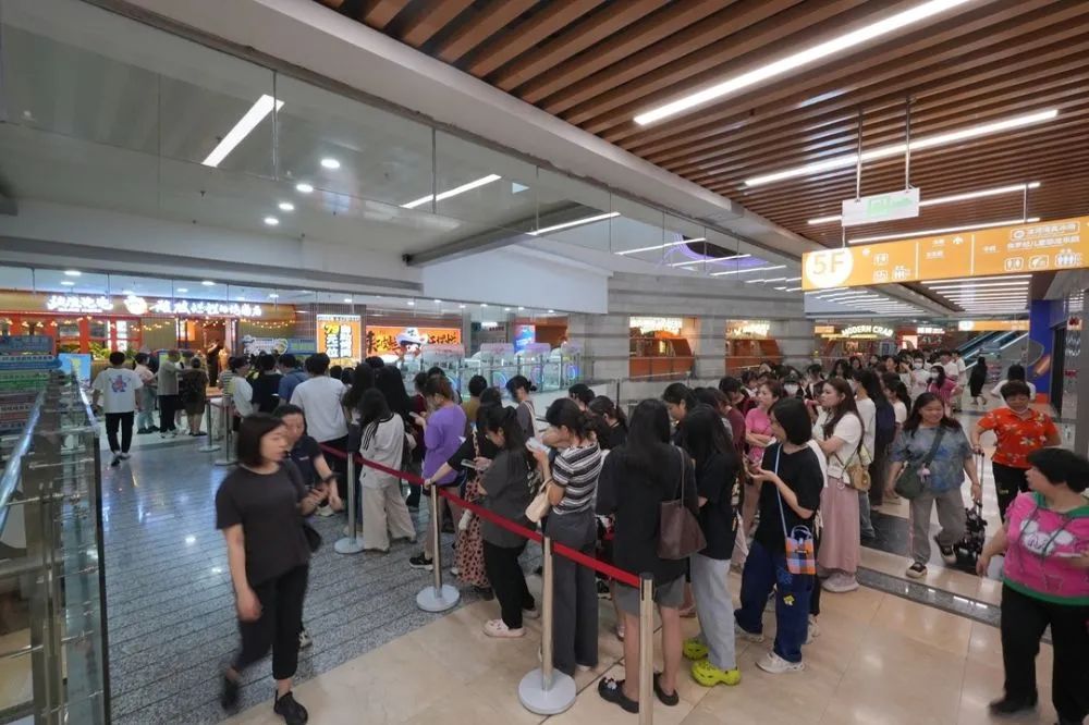 登頂熱搜，這家烤肉店憑何讓頂流商圈為之瘋狂？