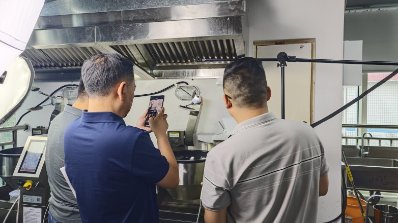 炒菜機(jī)器人席卷餐飲，預(yù)制菜迎來(lái)終結(jié)者？