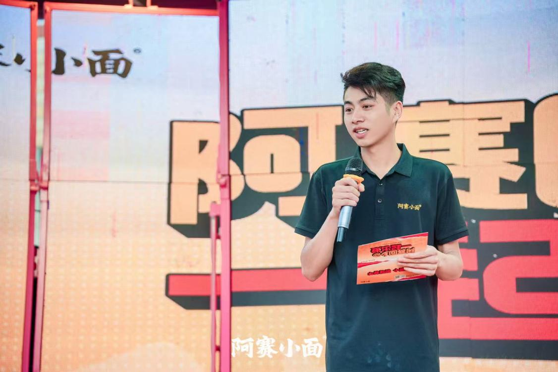 阿賽回鄉(xiāng)?一起出發(fā)！這場(chǎng)村里的發(fā)布會(huì)，藏著阿賽小面最動(dòng)人的初心|餐飲界