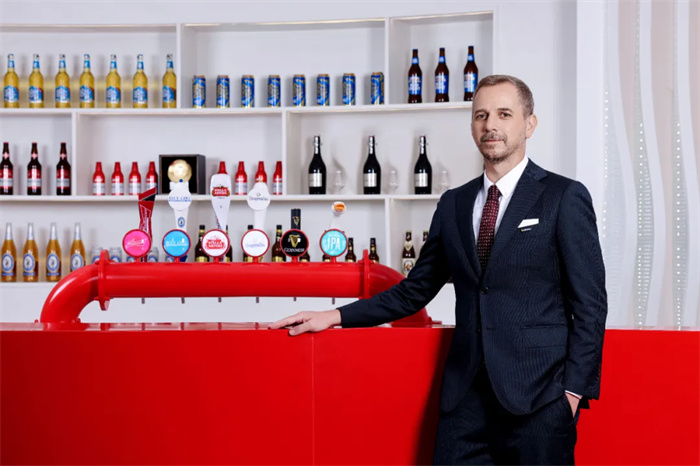 百威中國新總裁盛錦華“首秀”，高端啤酒巨頭接下來要怎么干？