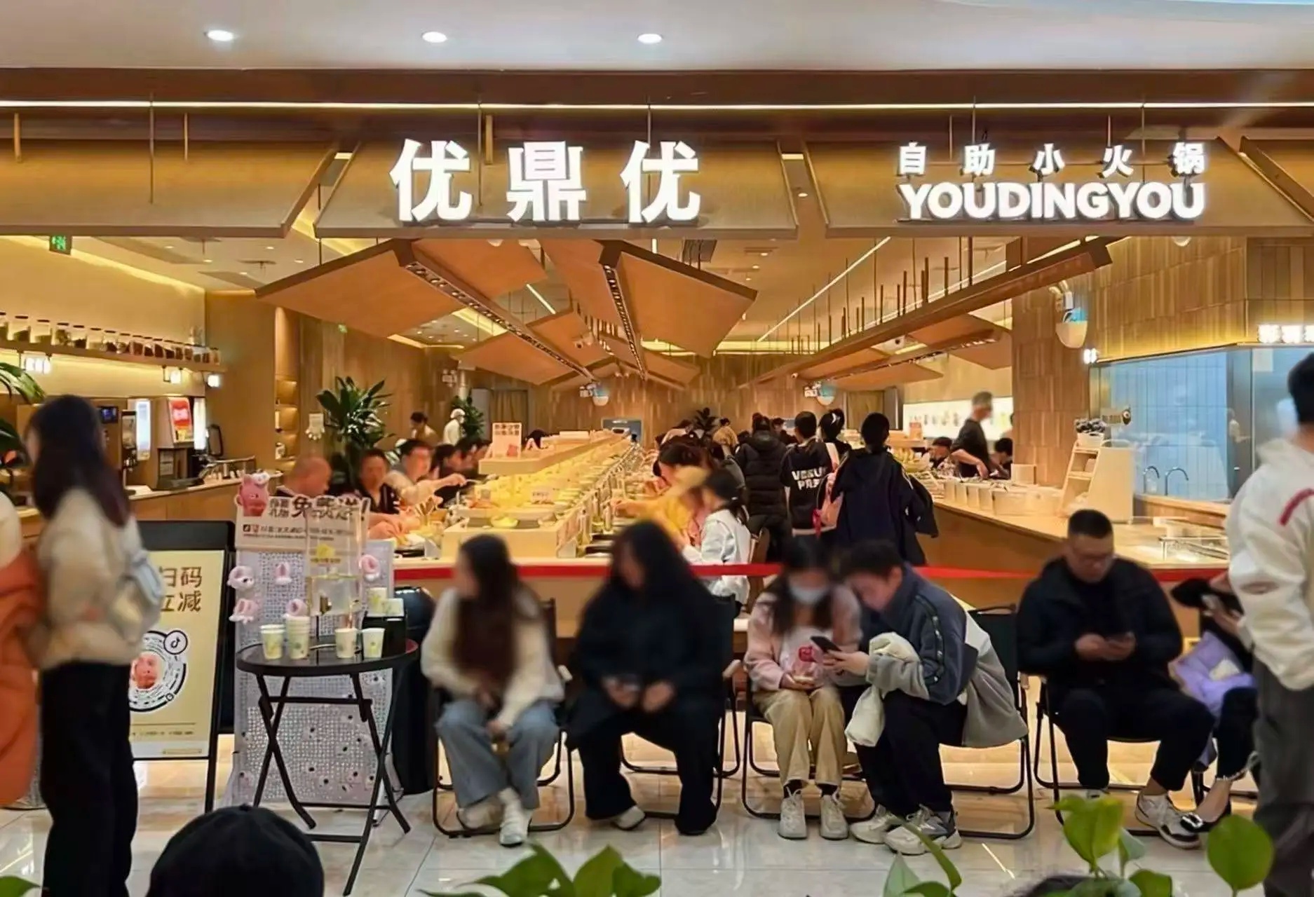 長沙又出新王，日排隊超2000桌，海底撈旗下舉高高原班人馬再造一個小火鍋！